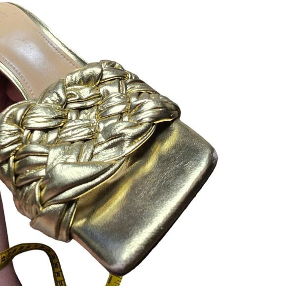 MARC Fisher Draya Heels Gold size 6 new with imperfections - Picture 9 of 9